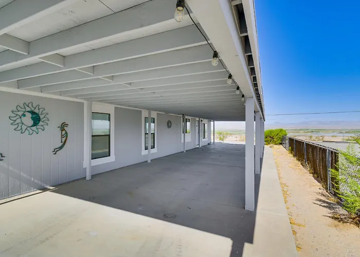 Holiday home 5 Mi To River: Boating & Off-roading Oasis! Topock