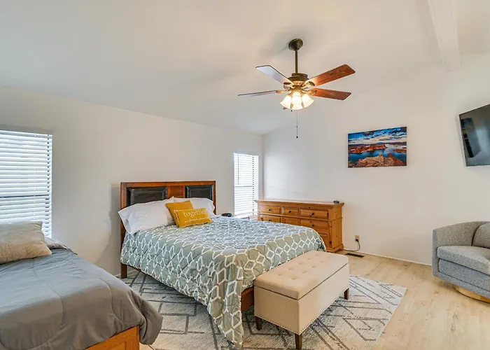 Holiday home 5 Mi To River: Boating & Off-roading Oasis! Topock