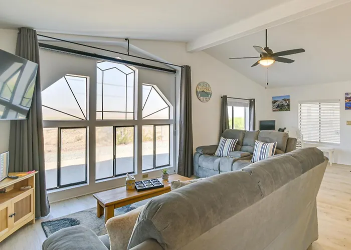 Holiday home 5 Mi To River: Boating & Off-roading Oasis!